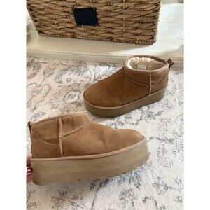 UGG Classic Ultra Mini Platform Size 9 Cozy Neutral Clean Girl Minimalist Fall